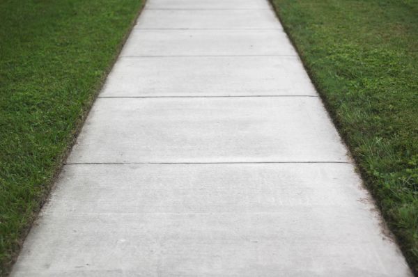 Cost of Concrete Walkway Replacement in Tracy